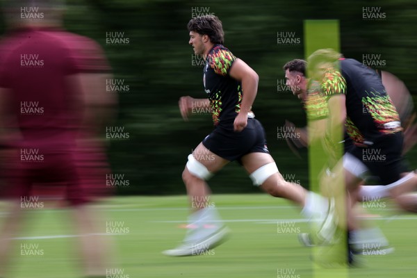 100626 - Wales Rugby Training - Teddy Williams during training