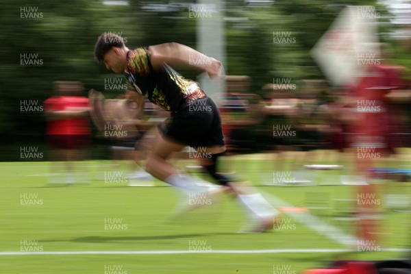 100626 - Wales Rugby Training - Eddie James during training