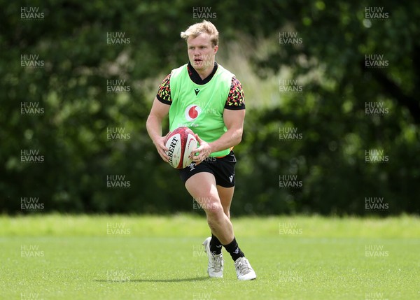 100626 - Wales Rugby Training - Blair Murray during training