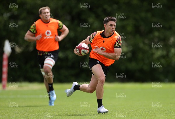 100626 - Wales Rugby Training - Reuben Morgan-Williams during training