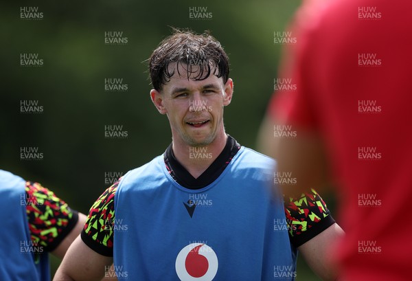 100626 - Wales Rugby Training - Tom Rogers during training