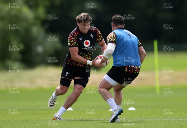 100626 - Wales Rugby Training - Ryan Woodman during training