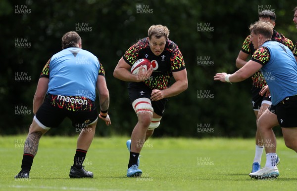 100626 - Wales Rugby Training - Ben Carter during training