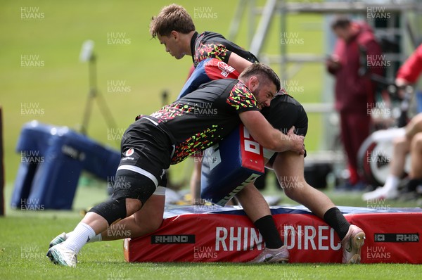100626 - Wales Rugby Training - Gareth Thomas during training