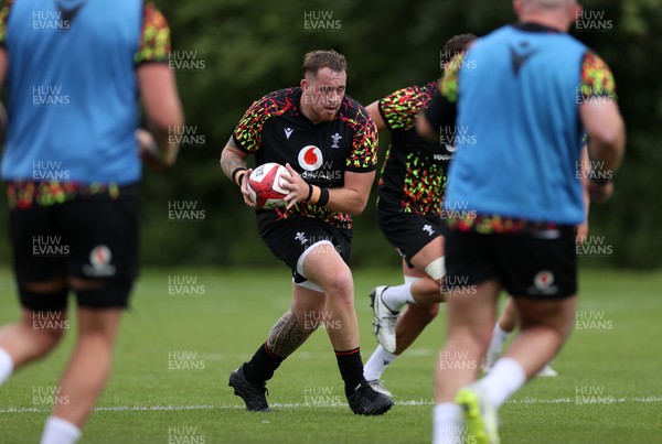 100626 - Wales Rugby Training - Sam Wainwright during training