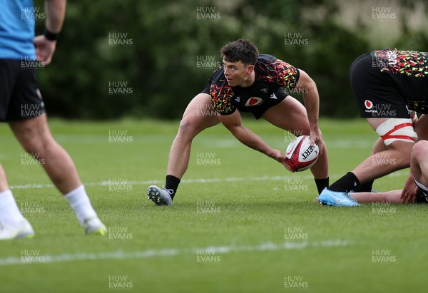 100626 - Wales Rugby Training - Reuben Morgan-Williams during training