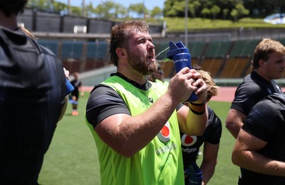 100725 - Wales Rugby Training in the final week of their tour to Japan - Garyn Phillips takes on water