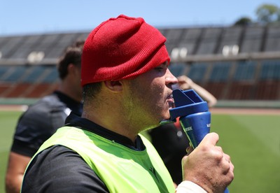 100725 - Wales Rugby Training in the final week of their tour to Japan - Chris Coleman cools off 
