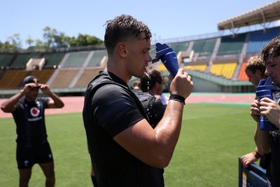 100725 - Wales Rugby Training in the final week of their tour to Japan - Alex Mann cools off
