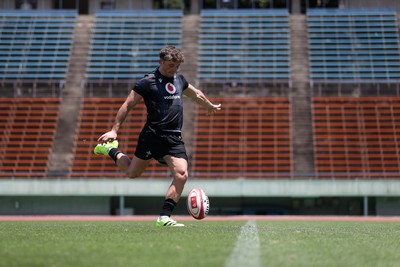 100725 - Wales Rugby Training in the final week of their tour to Japan - Dan Edwards during training