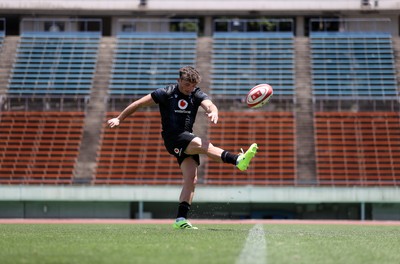 100725 - Wales Rugby Training in the final week of their tour to Japan - Dan Edwards during training