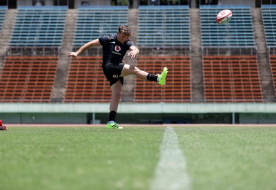 100725 - Wales Rugby Training in the final week of their tour to Japan - Dan Edwards during training