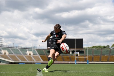 100725 - Wales Rugby Training in the final week of their tour to Japan - Dan Edwards during training