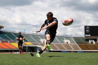 100725 - Wales Rugby Training in the final week of their tour to Japan - Dan Edwards during training