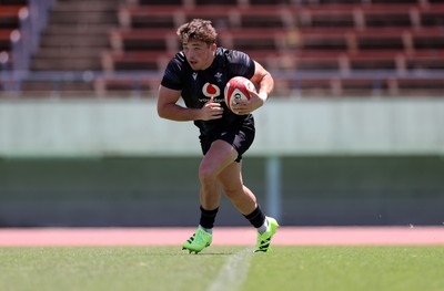 100725 - Wales Rugby Training in the final week of their tour to Japan - Dan Edwards during training