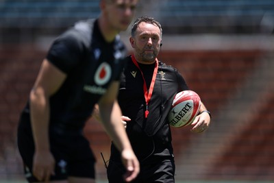 100725 - Wales Rugby Training in the final week of their tour to Japan - Matt Sherratt, Head Coach during training