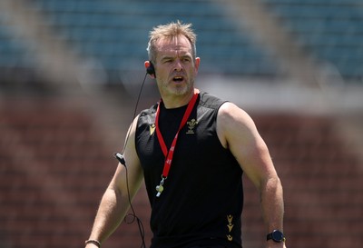 100725 - Wales Rugby Training in the final week of their tour to Japan - Danny Wilson, Forwards Coach during training