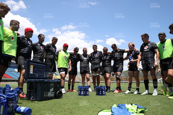 100725 - Wales Rugby Training in the final week of their tour to Japan - Team huddle
