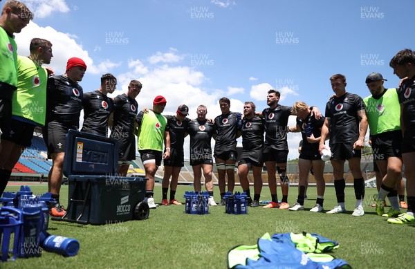 100725 - Wales Rugby Training in the final week of their tour to Japan - Team huddle