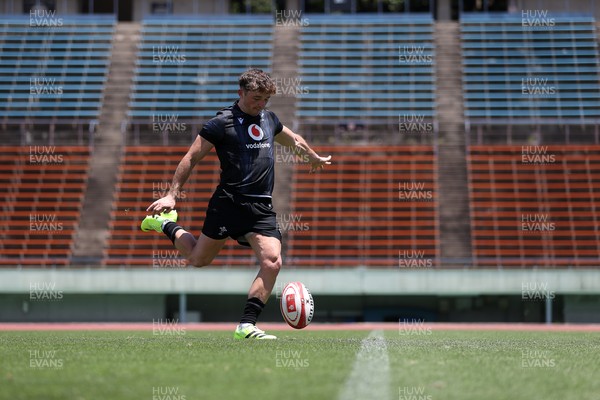 100725 - Wales Rugby Training in the final week of their tour to Japan - Dan Edwards during training