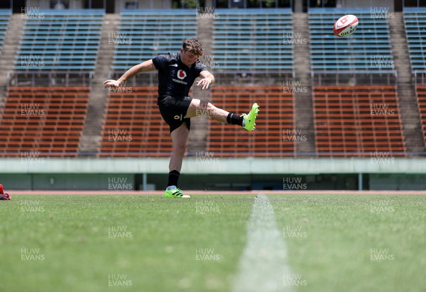100725 - Wales Rugby Training in the final week of their tour to Japan - Dan Edwards during training