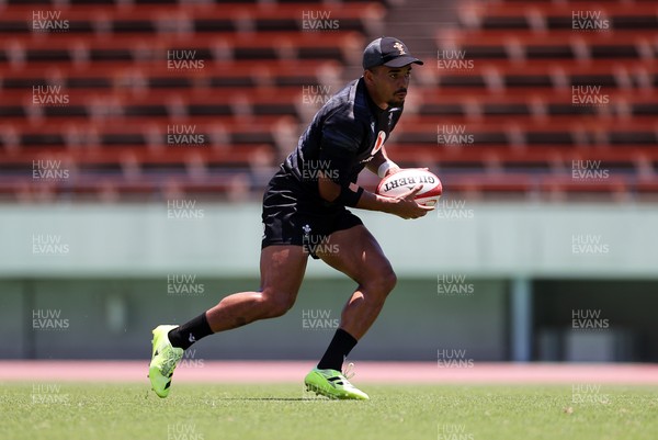 100725 - Wales Rugby Training in the final week of their tour to Japan - Ben Thomas during training