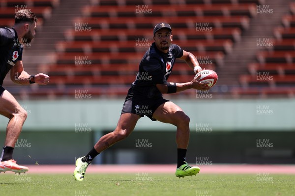 100725 - Wales Rugby Training in the final week of their tour to Japan - Ben Thomas during training