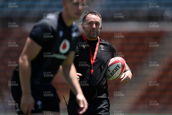 100725 - Wales Rugby Training in the final week of their tour to Japan - Matt Sherratt, Head Coach during training