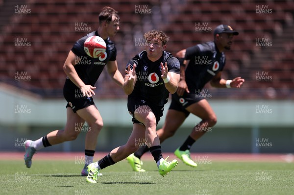 100725 - Wales Rugby Training in the final week of their tour to Japan - Dan Edwards during training