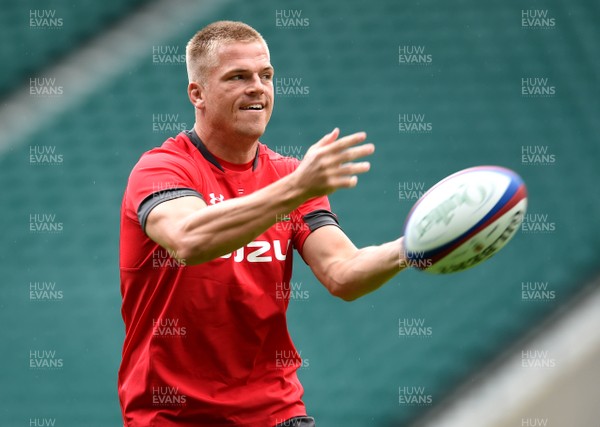 100819 - Wales Rugby Training - Gareth Anscombe during training