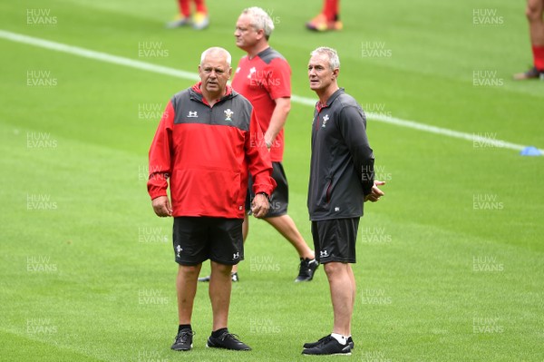 100819 - Wales Rugby Training - Warren Gatland and Rob Howley during training