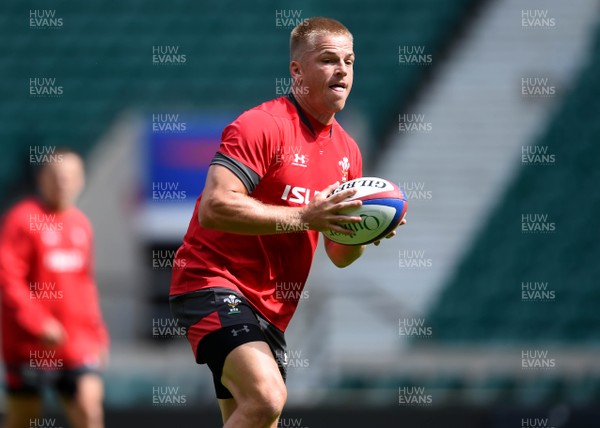 100819 - Wales Rugby Training - Gareth Anscombe during training