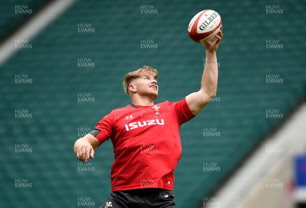100819 - Wales Rugby Training - Aaron Wainwright during training