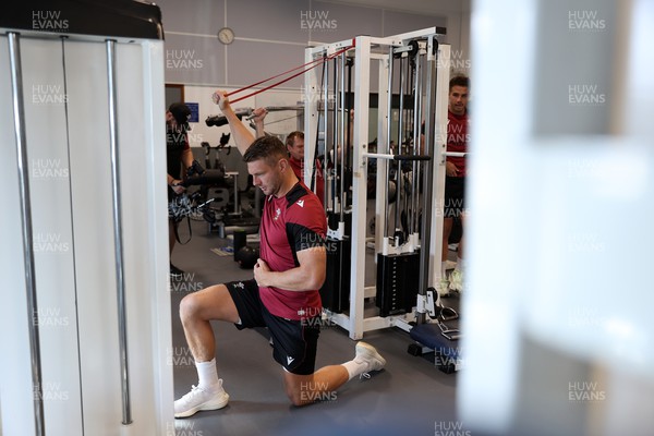 101023 - Wales Rugby Gym Session in the week leading up to their Quarter Final match against Argentina - Dan Biggar during training