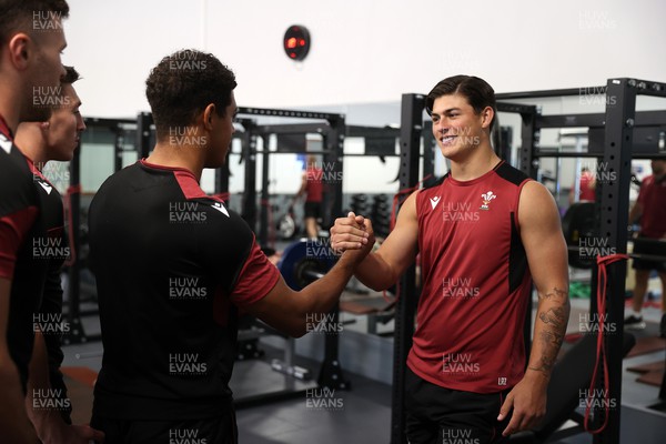 101023 - Wales Rugby Gym Session in the week leading up to their Quarter Final match against Argentina - Rio Dyer and Louis Rees-Zammit during training