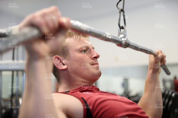 101023 - Wales Rugby Gym Session in the week leading up to their Quarter Final match against Argentina - Jac Morgan during training