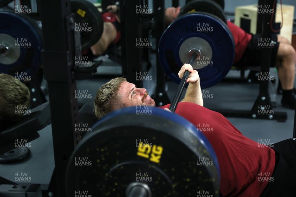 101023 - Wales Rugby Gym Session in the week leading up to their Quarter Final match against Argentina - Aaron Wainwright during training