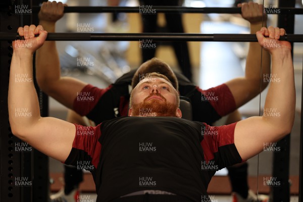 101023 - Wales Rugby Gym Session in the week leading up to their Quarter Final match against Argentina - Tommy Reffell during training