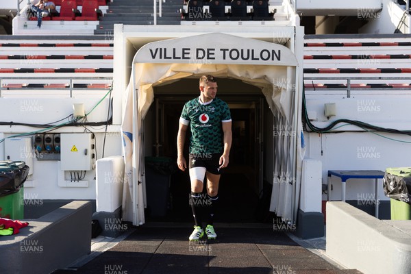 101023 - Wales Rugby Training at Toulon�s ground in the week leading up to their quarter final match against Argentina - Dan Biggar during training