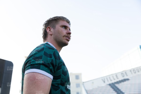 101023 - Wales Rugby Training at Toulon�s ground in the week leading up to their quarter final match against Argentina - Aaron Wainwright during training