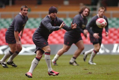 10.11.06 - Wales Rugby Training - Shane Williams during training 