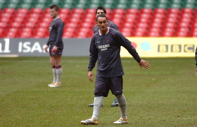 10.11.06 - Wales Rugby Training - Sonny Parker organizes the back line as Ceri Sweeney(L) and James Hook look on during training 