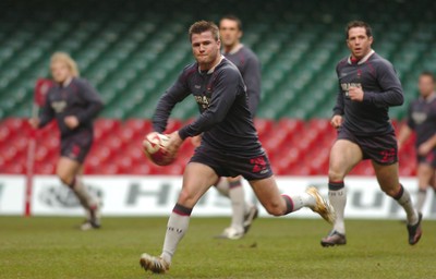10.11.06 - Wales Rugby Training - Ceri sweeney during training 