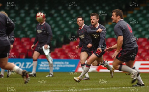 10.11.06 - Wales Rugby Training - Ceri sweeney during training 