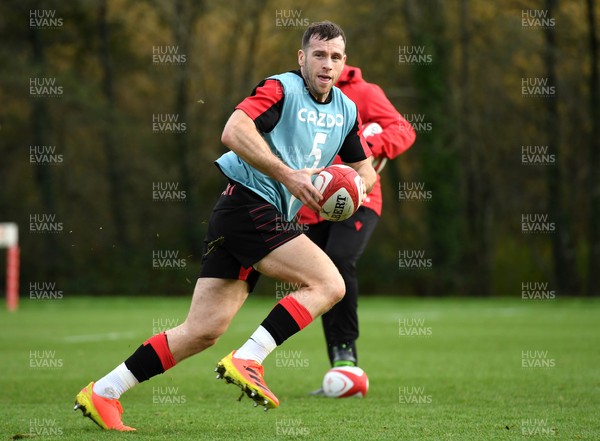 101121 - Wales Rugby Training - Gareth Davies during training