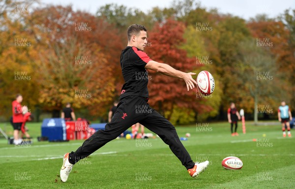 101121 - Wales Rugby Training - Kieran Hardy during training
