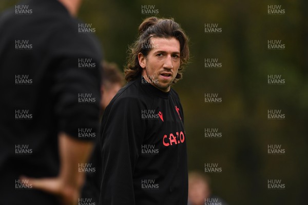 101122 - Wales Rugby Training - Justin Tipuric during training