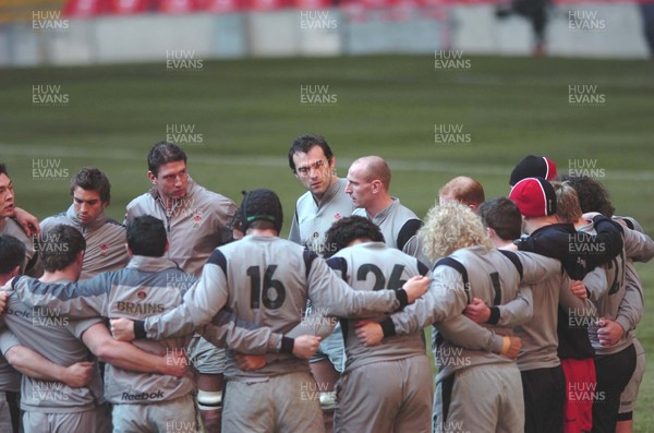 110206  Wales rugby training,Cardiff Gareth Thomas talks to the team during training at the Millennium Stadium   