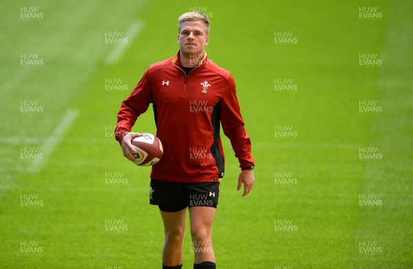 110216 - Wales Rugby Training -Gareth Anscombe during training