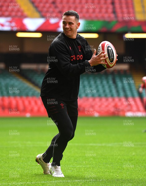 110222 - Wales Rugby Training - Owen Watkin during training